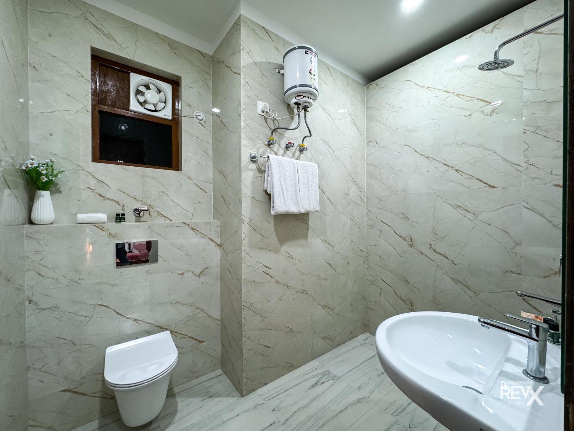 Guru Sadan A Luxe Stay Ayodhya ภายนอก รูปภาพ