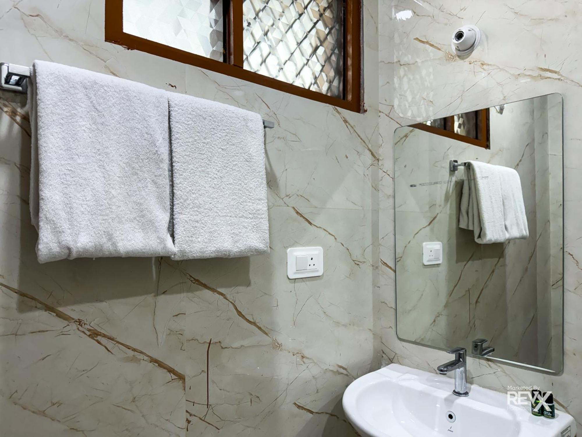 Guru Sadan A Luxe Stay Ayodhya ภายนอก รูปภาพ