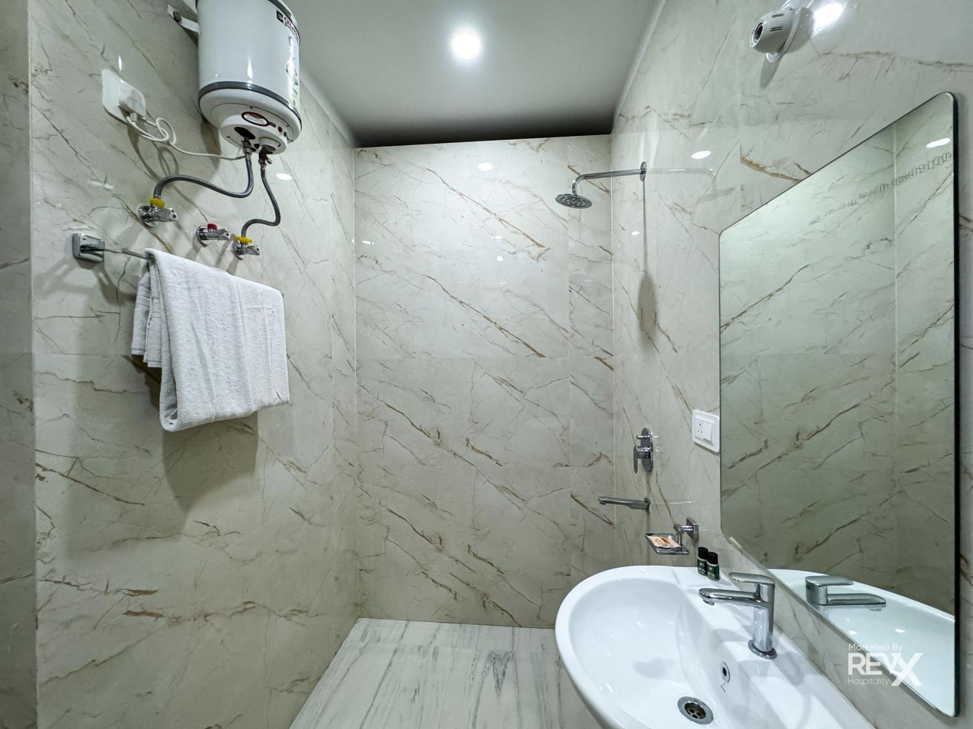 Guru Sadan A Luxe Stay Ayodhya ภายนอก รูปภาพ