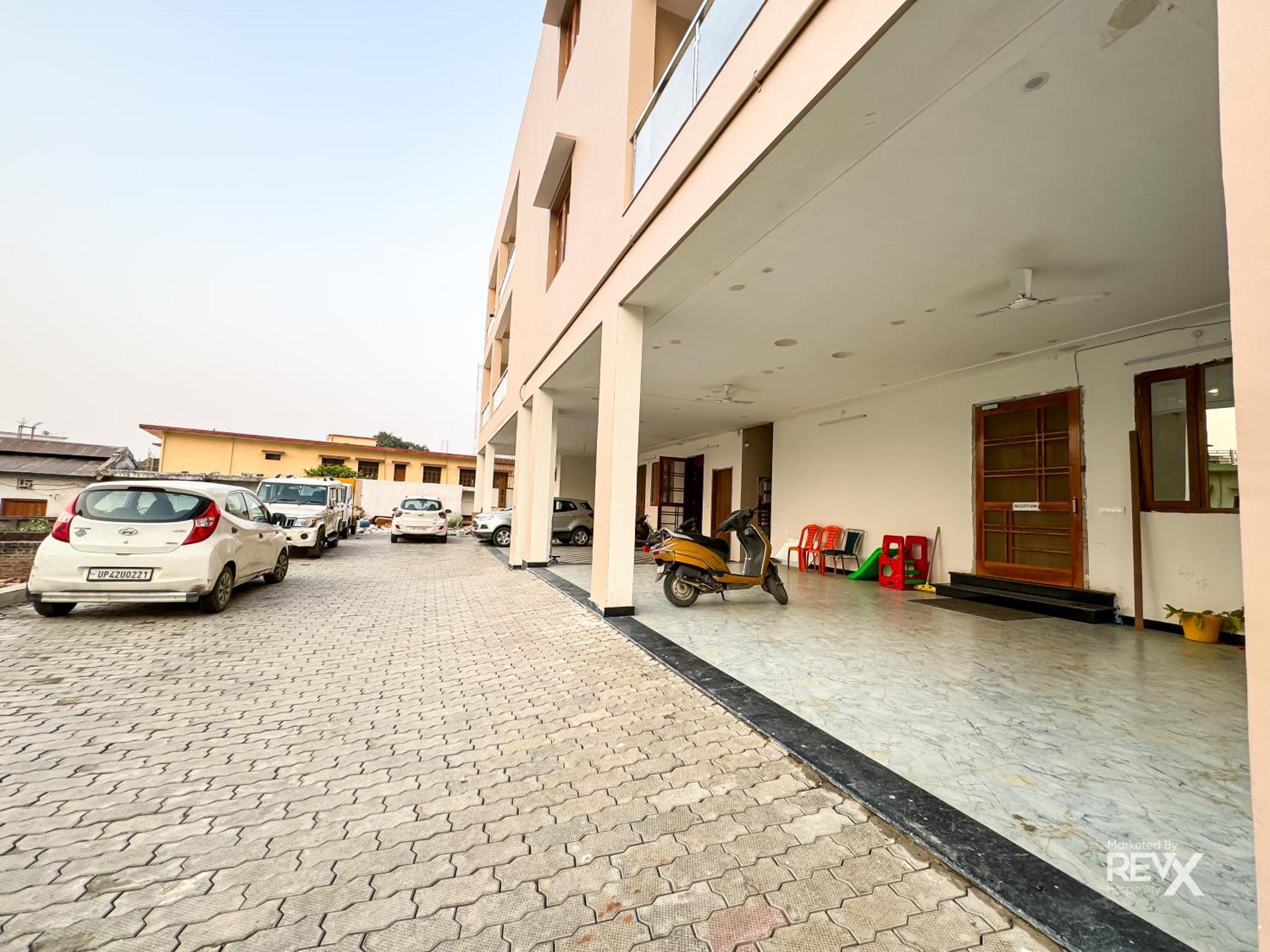 Guru Sadan A Luxe Stay Ayodhya ภายนอก รูปภาพ