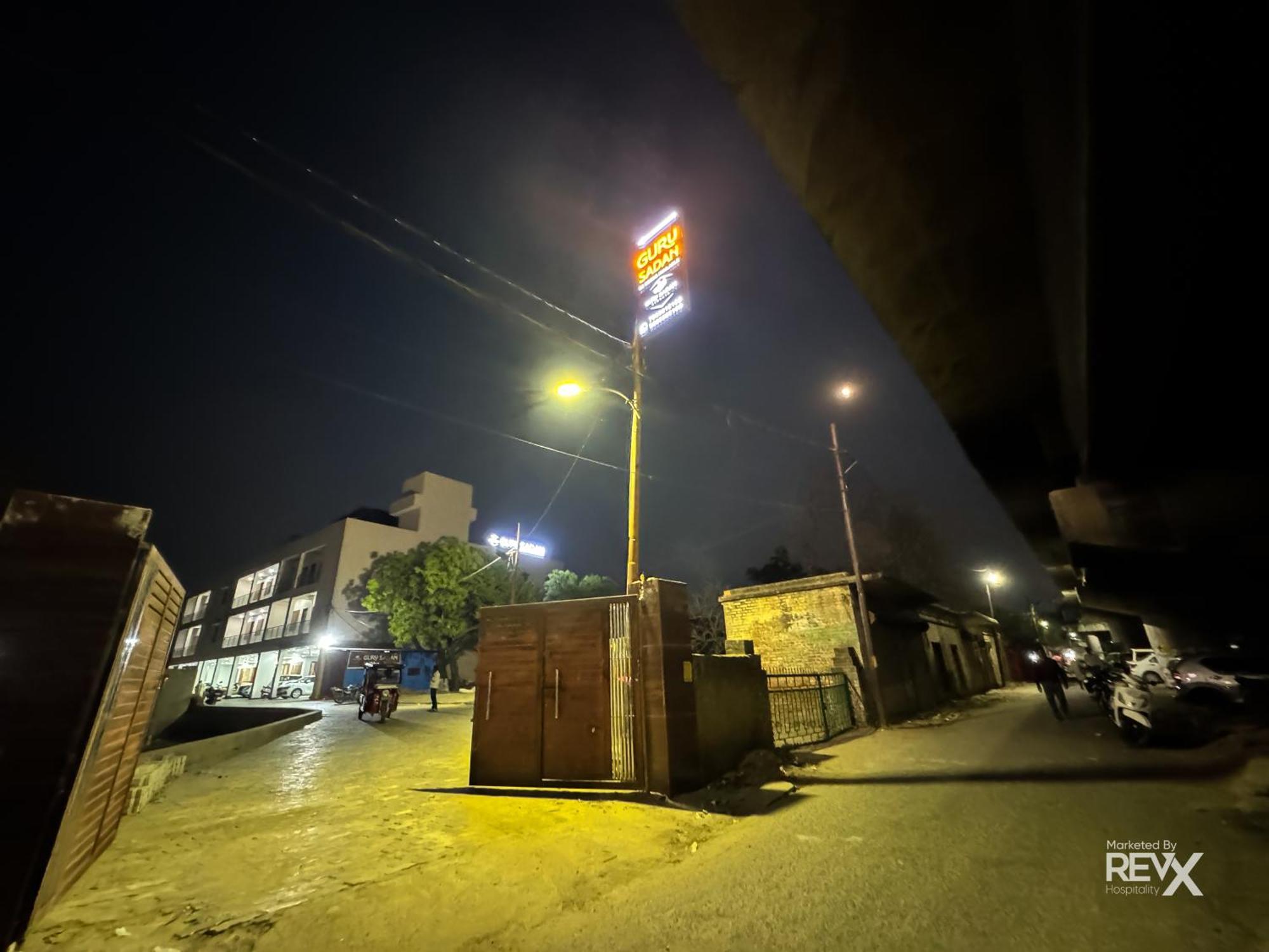 Guru Sadan A Luxe Stay Ayodhya ภายนอก รูปภาพ