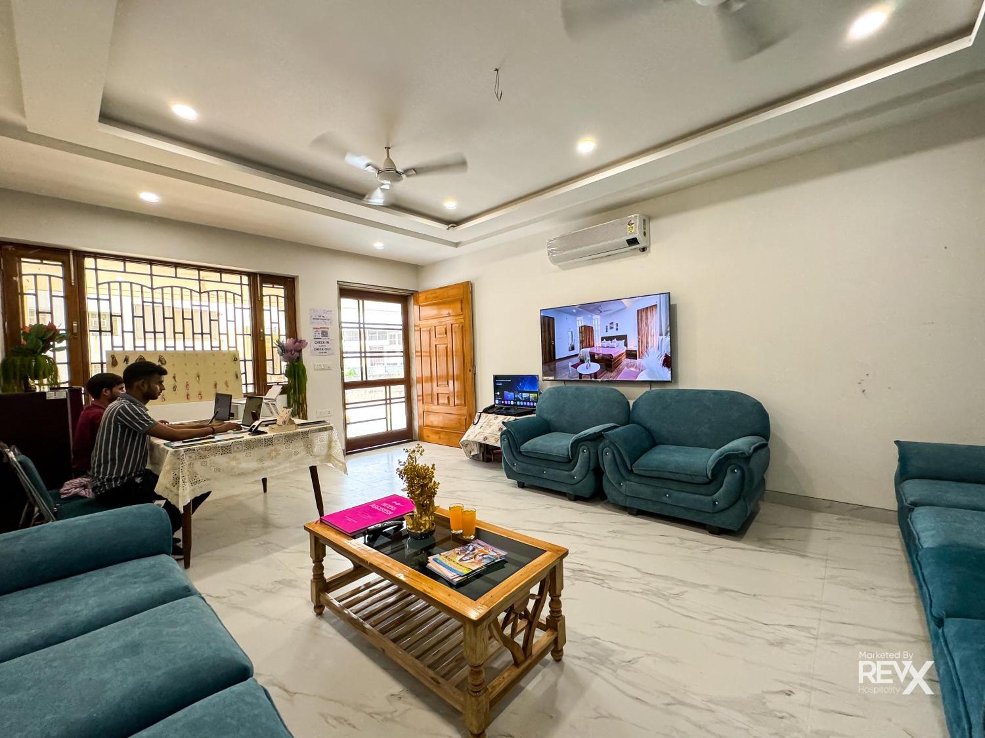 Guru Sadan A Luxe Stay Ayodhya ภายนอก รูปภาพ