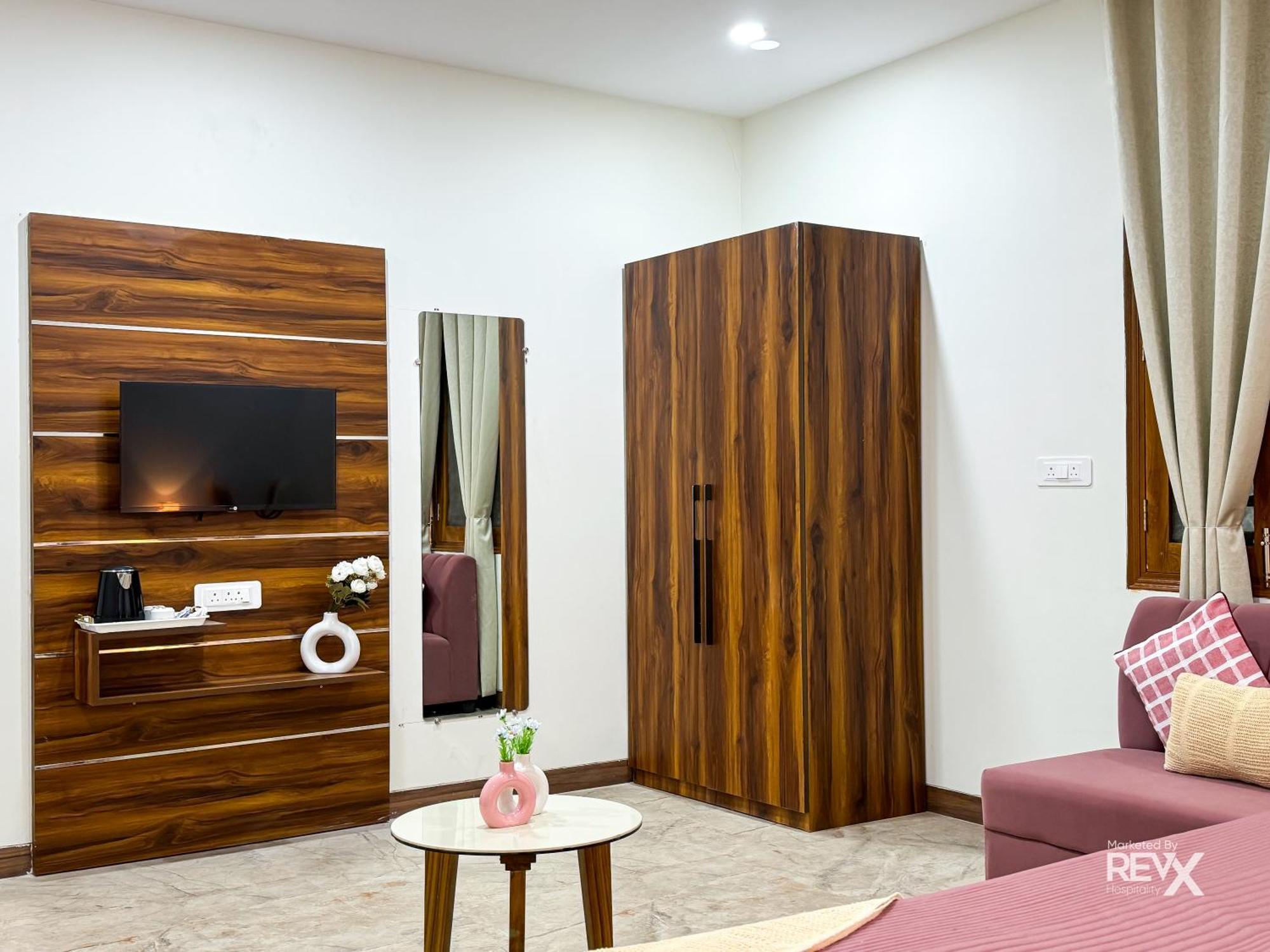 Guru Sadan A Luxe Stay Ayodhya ภายนอก รูปภาพ