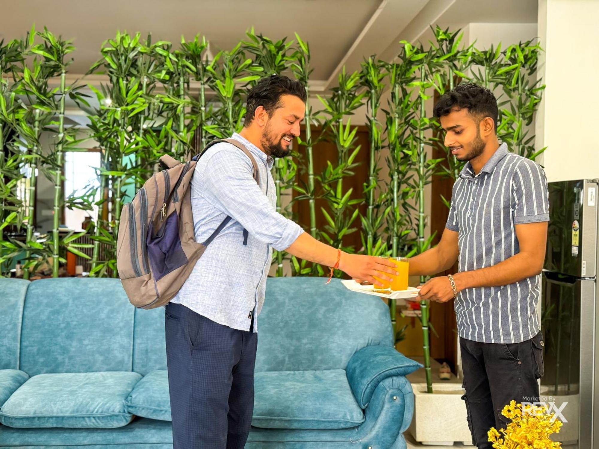 Guru Sadan A Luxe Stay Ayodhya ภายนอก รูปภาพ