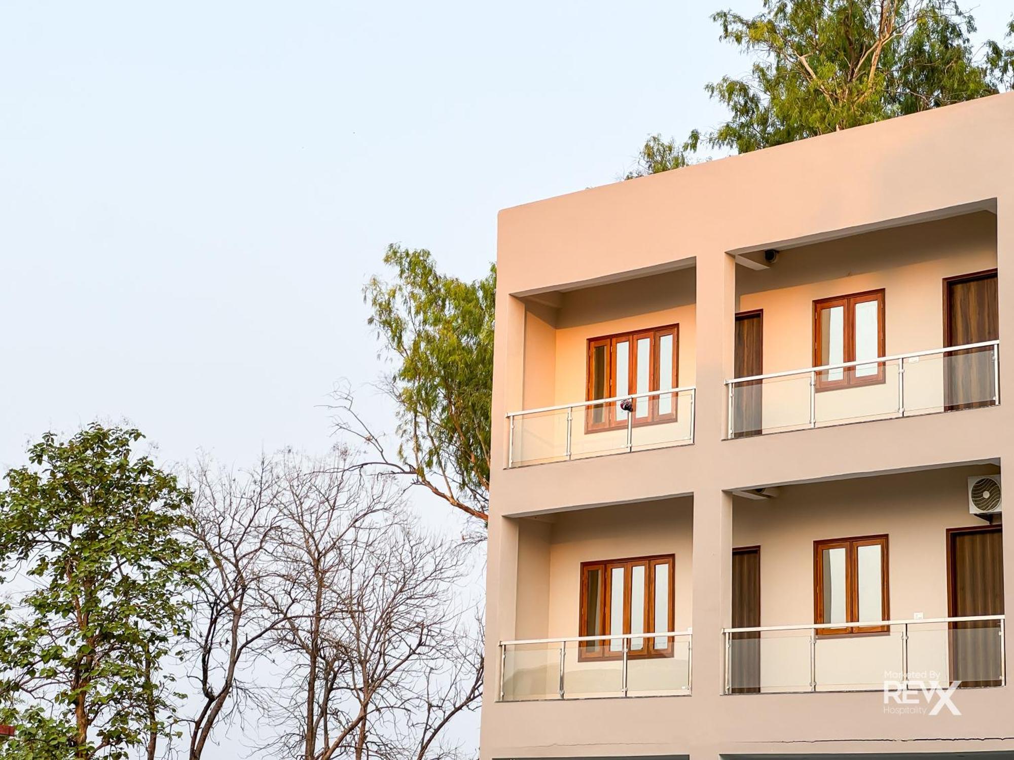 Guru Sadan A Luxe Stay Ayodhya ภายนอก รูปภาพ