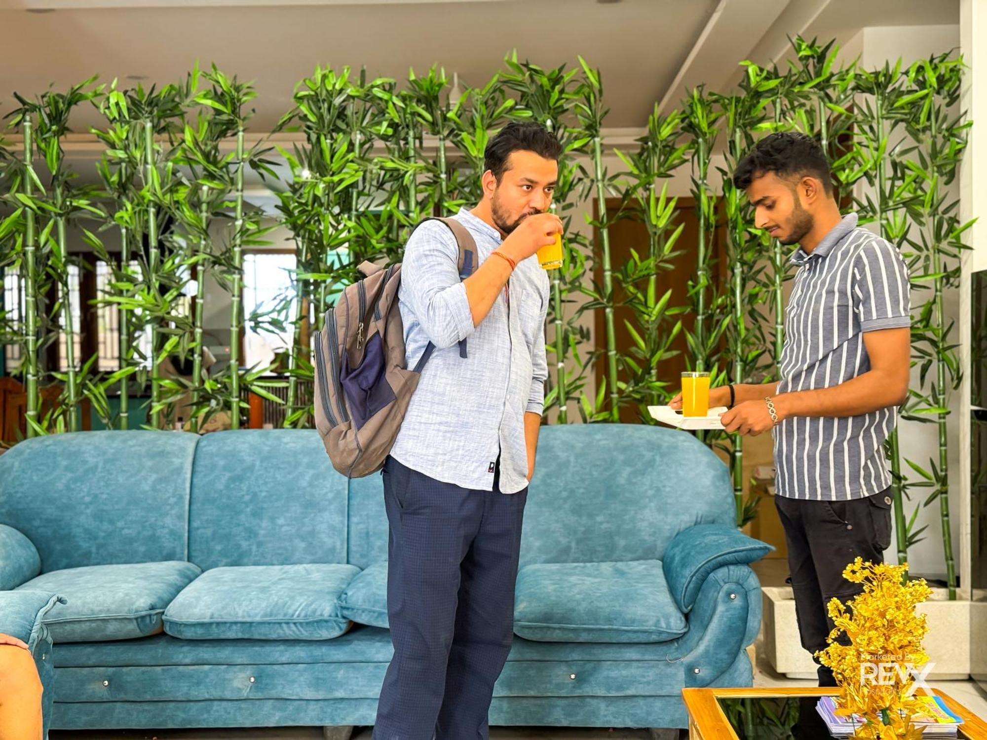 Guru Sadan A Luxe Stay Ayodhya ภายนอก รูปภาพ